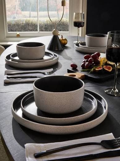 Vektor Speckled Minimalist Dinnerware Set